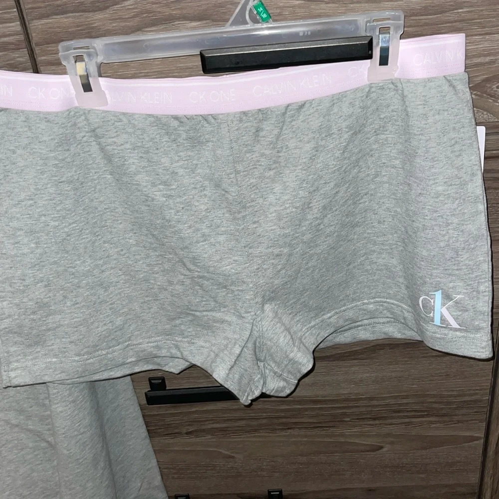Calvin Klein PJ Set - Picture 4 of 12